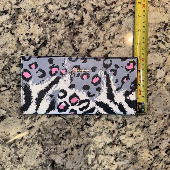 L’ALPINA Leopard and Tiger Print Wallet - Picture 10 of 10